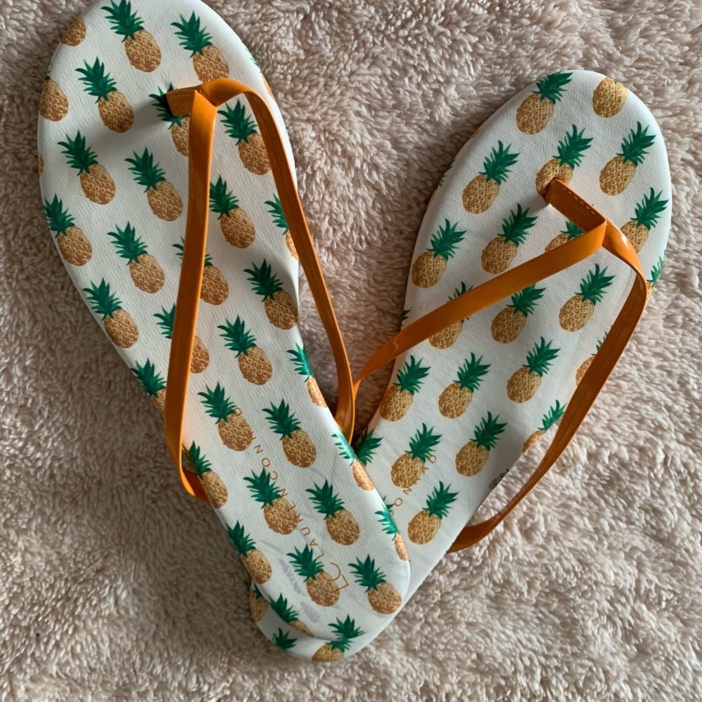 Lauren Conrad flip-flops